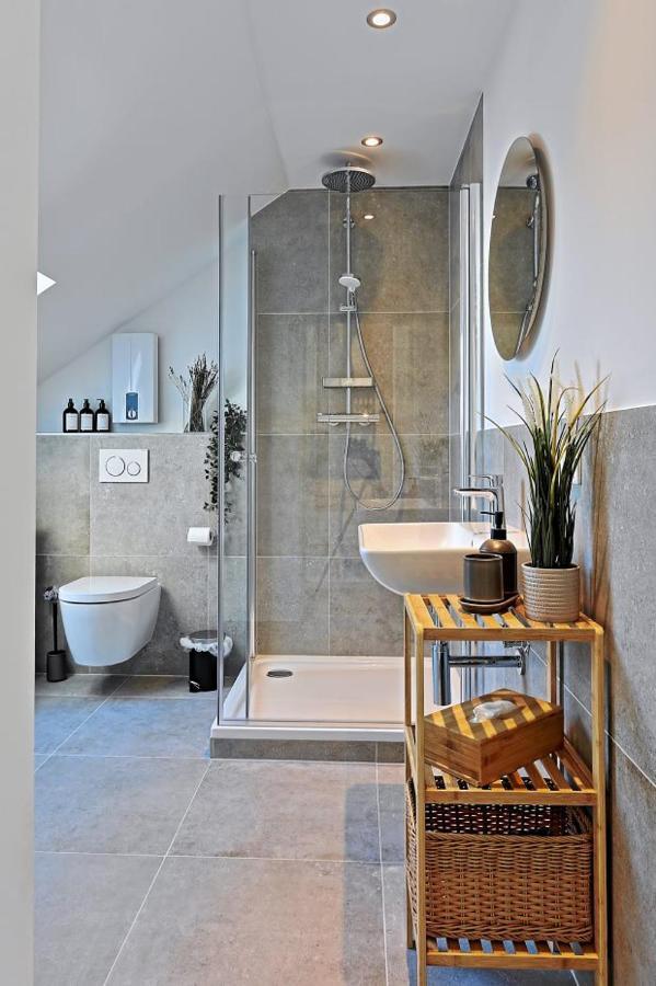 'Traveller Lodge' Grosszuegiges Apartment - 3 Bedroom 10Min To Hbf, Full Kitchen, Homeoffice, Netflix, Wifi Düsseldorf Kültér fotó