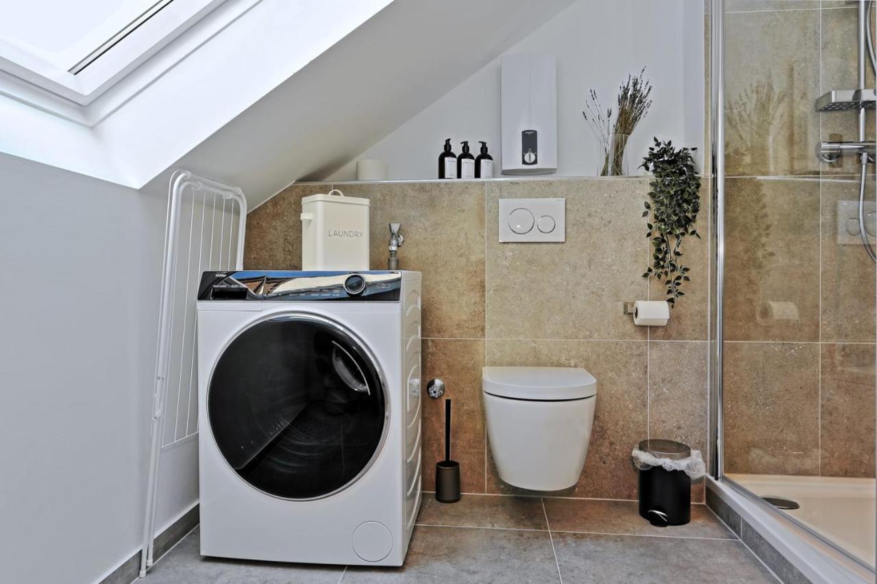 'Traveller Lodge' Grosszuegiges Apartment - 3 Bedroom 10Min To Hbf, Full Kitchen, Homeoffice, Netflix, Wifi Düsseldorf Kültér fotó